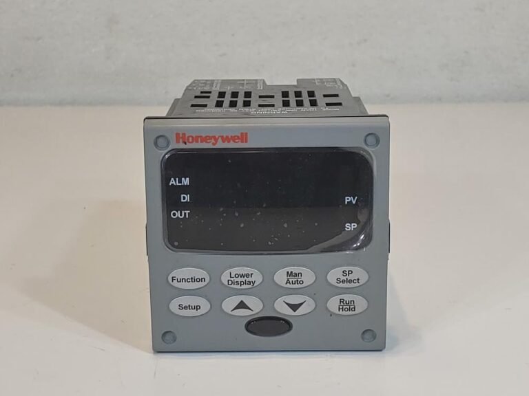 Honeywell UDC3200 Universal Digital Controller Model#: DC3200-CE-100R-200-00000