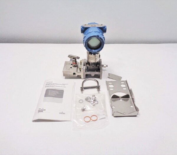 Rosemount 300 PSI Pressure Transmitter 3051S1CG4A2A15A1ABCE5M5 w/Manifold