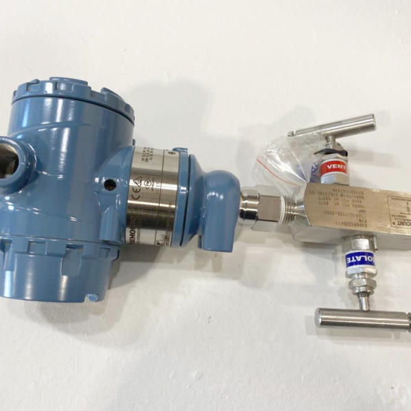 Rosemount 3051 Pressure Transmitter 0-150 PSI w/ Manifold 3051TG2A2B21AS5B4E5M5